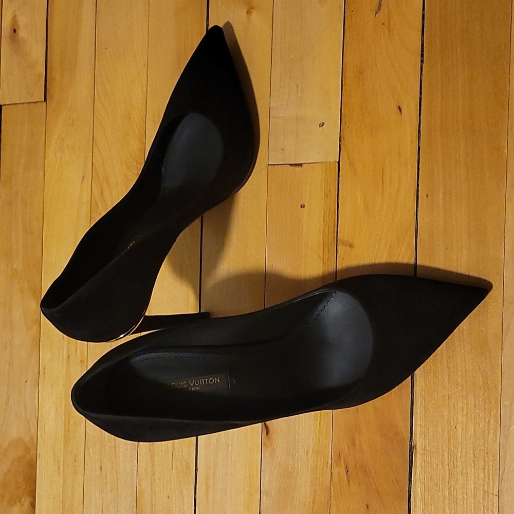 Louis Vuitton black suede eyeline pump, size 37.5